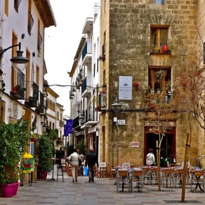 Encanto histórico en las calles del casco antiguo de Jávea