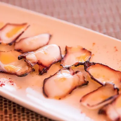 Exquisito pulpo a la brasa con pimentón