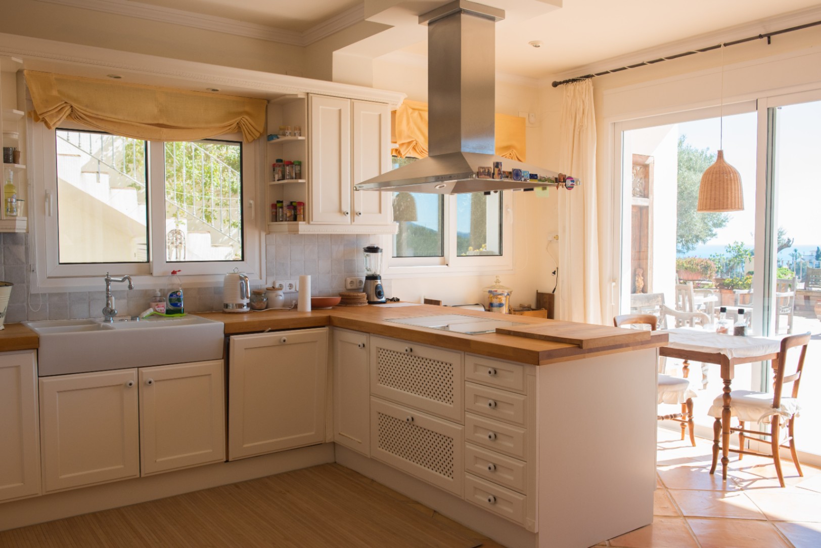 Villa mediterránea en Calpe con vistas al mar y Peñón de Ifach