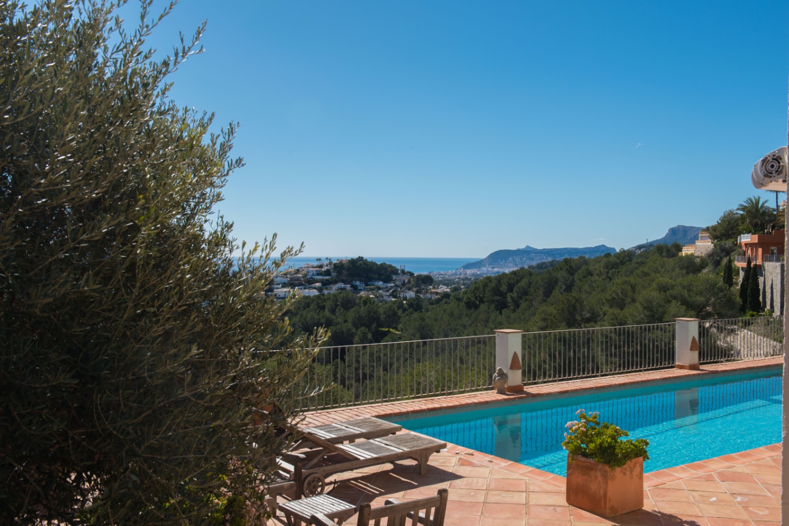 Villa mediterránea en Calpe con vistas al mar y Peñón de Ifach