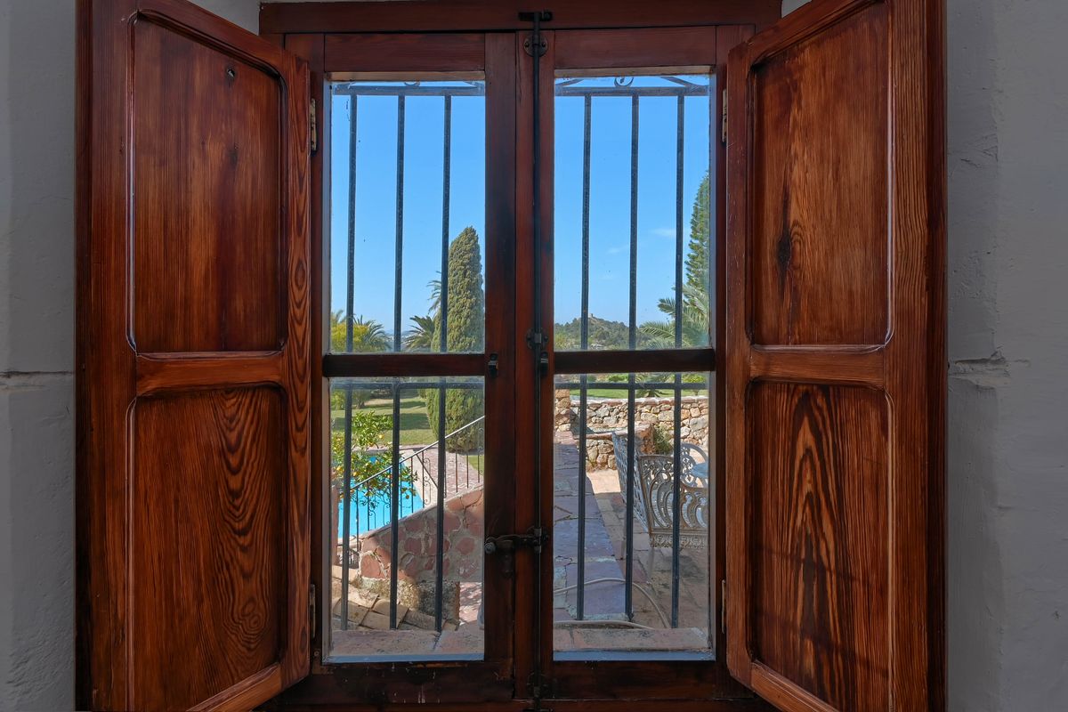 Finca histórica en el corazón de Jesús Pobre con piscina y vistas al Montgó