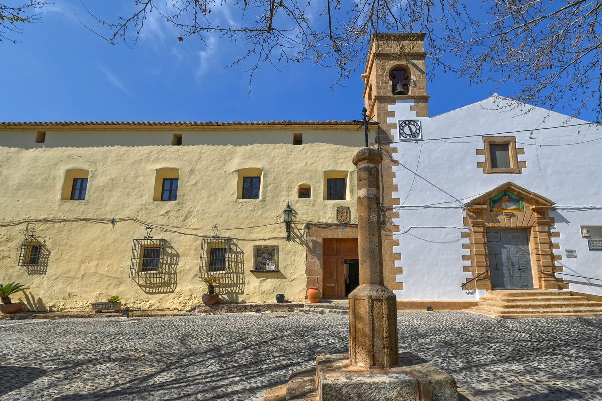 Finca histórica en el corazón de Jesús Pobre con piscina y vistas al Montgó