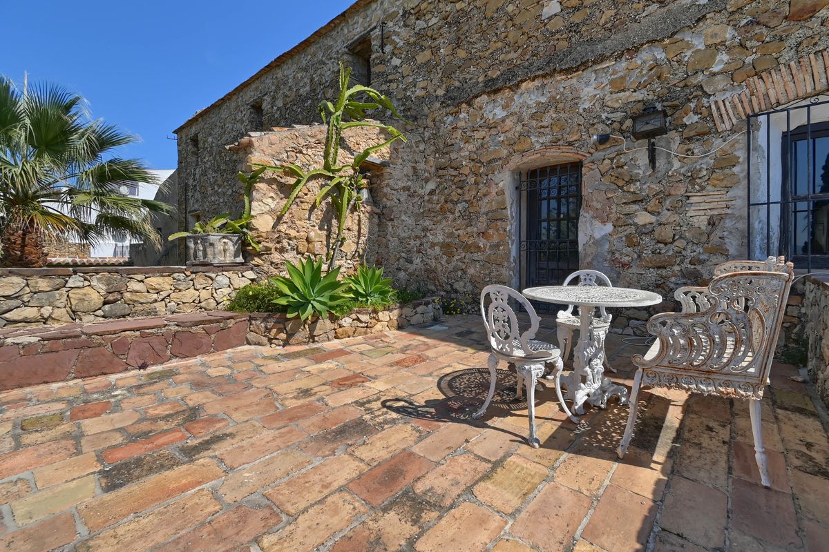 Finca histórica en el corazón de Jesús Pobre con piscina y vistas al Montgó