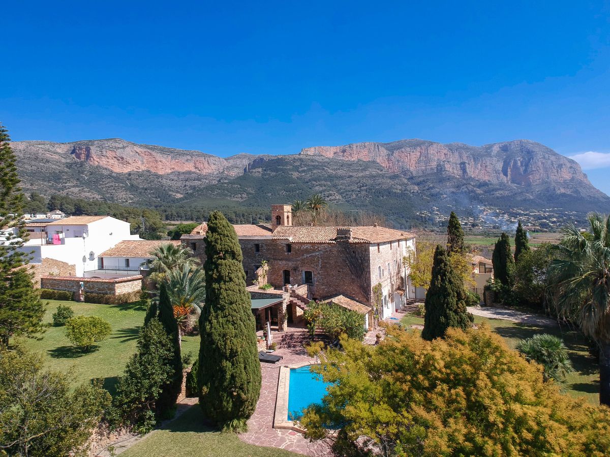 Finca histórica en Jesús Pobre con vistas al Montgó