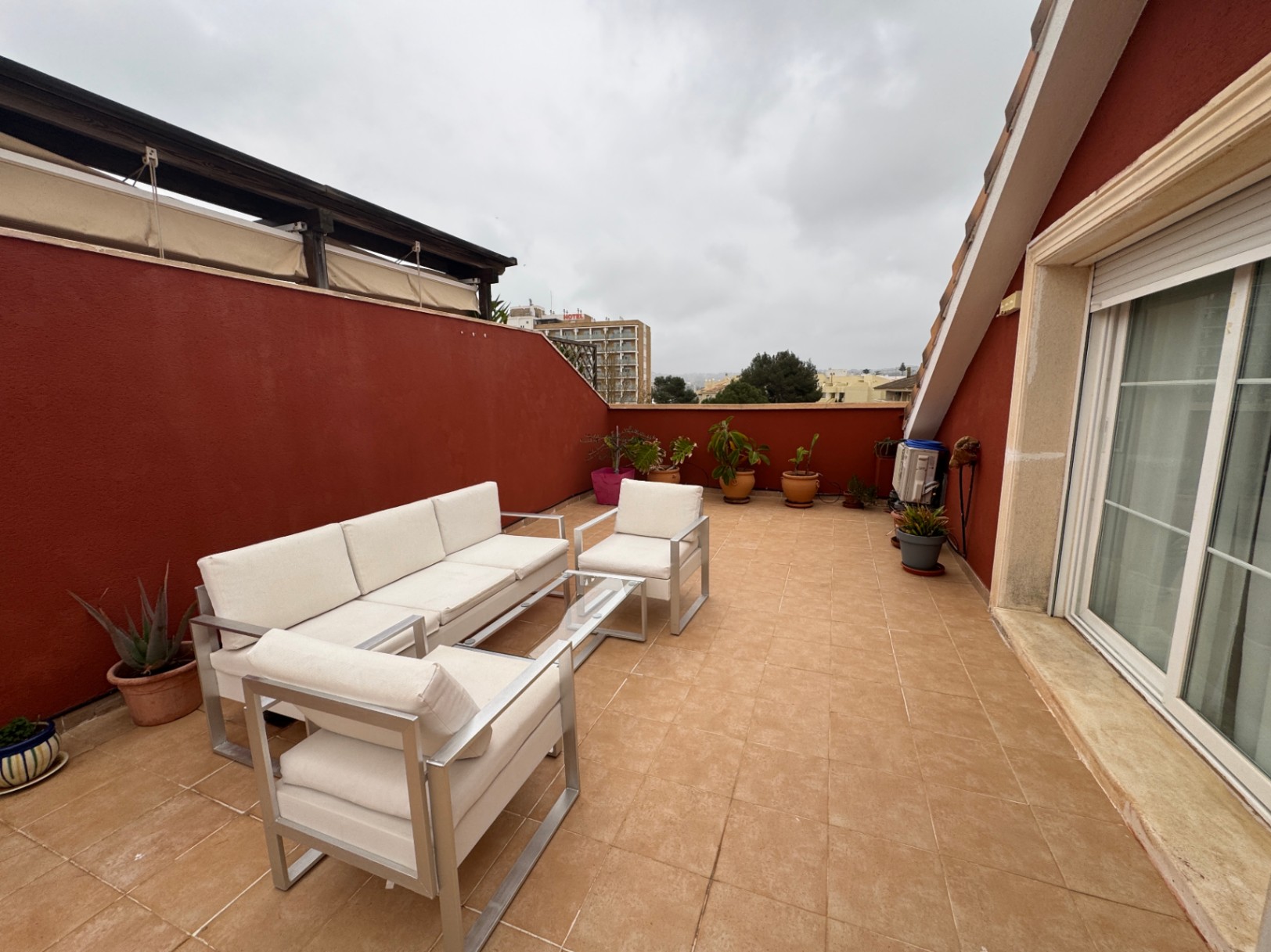 Amplio dúplex en Dénia, Las Marinas con solárium privado