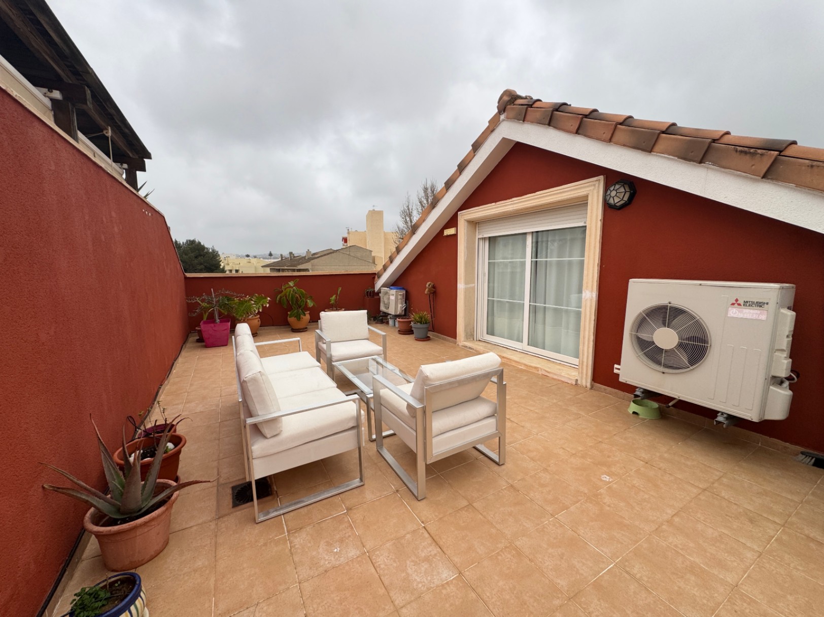 Amplio dúplex en Dénia, Las Marinas con solárium privado