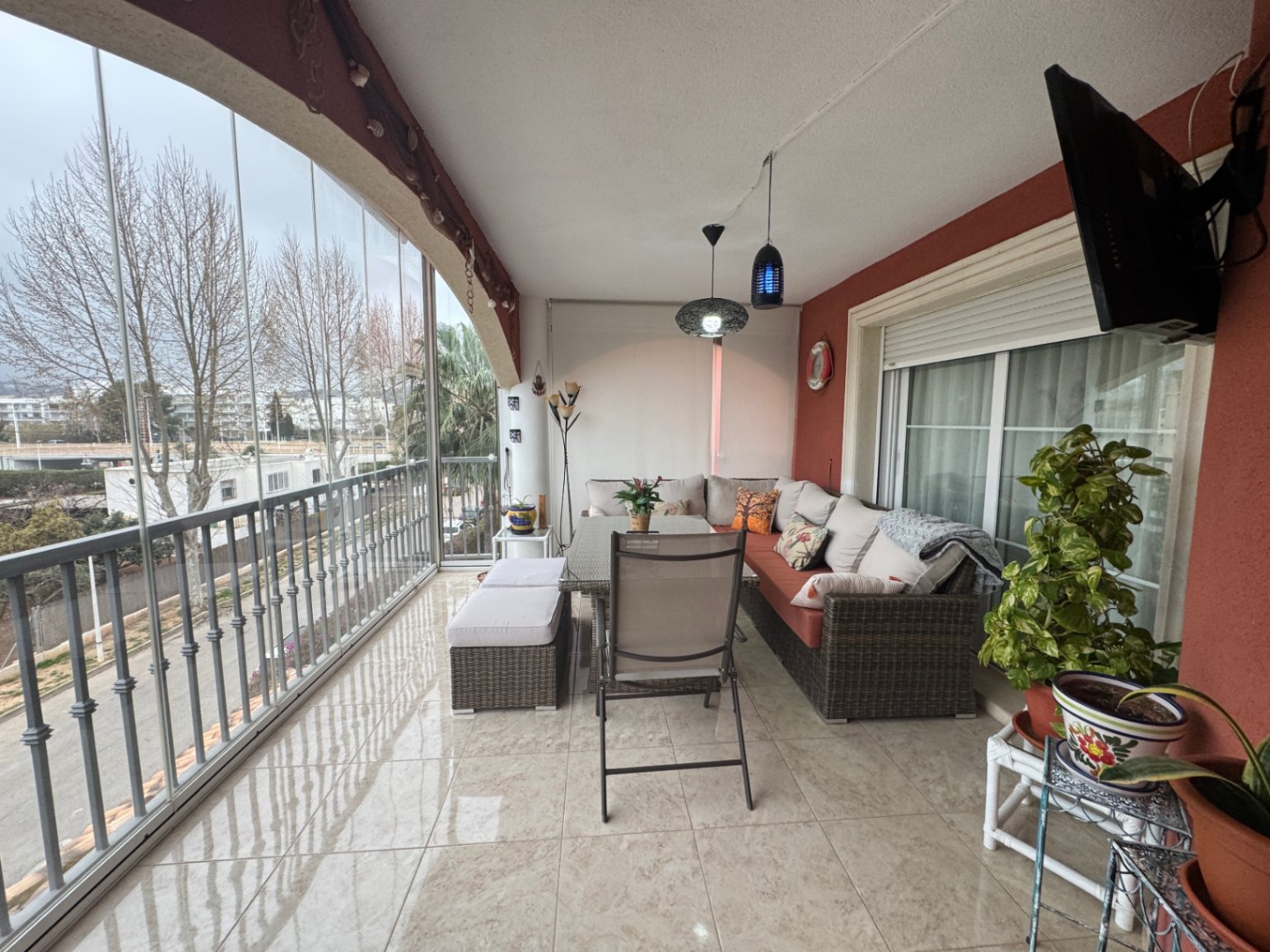 Amplio dúplex en Dénia, Las Marinas con solárium privado