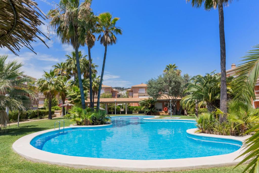 Apartamento en Jávea con piscina comunitaria y vistas al Montgó