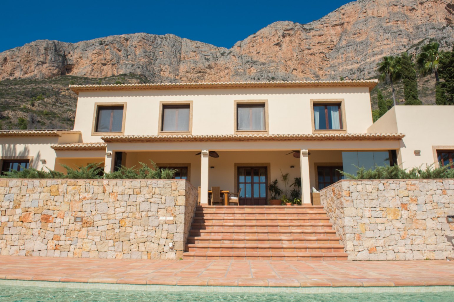 Chalet de lujo al pie del Montgó en Jávea con vistas panorámicas