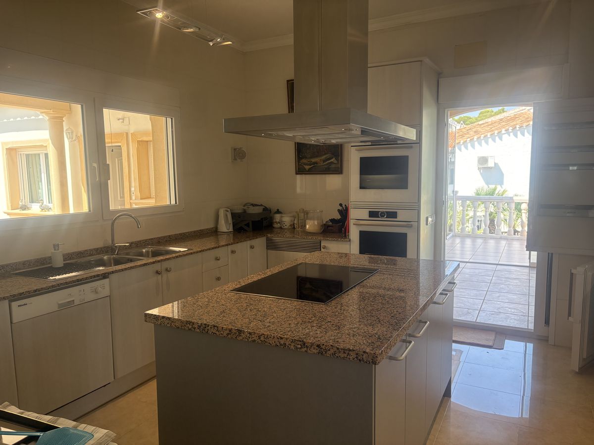 Chalet en Jávea con vistas al mar y al Montgó