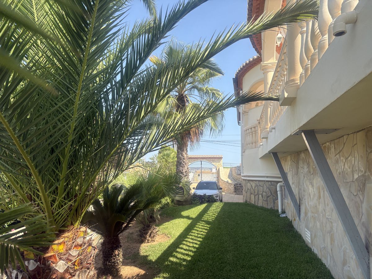 Chalet en Jávea con vistas al mar y al Montgó