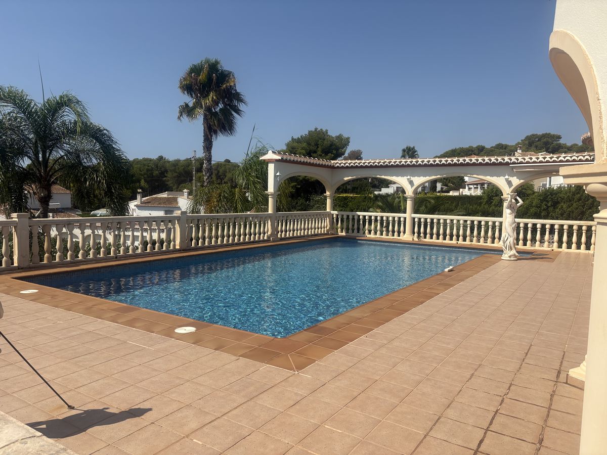 Chalet en Jávea con vistas al mar y al Montgó