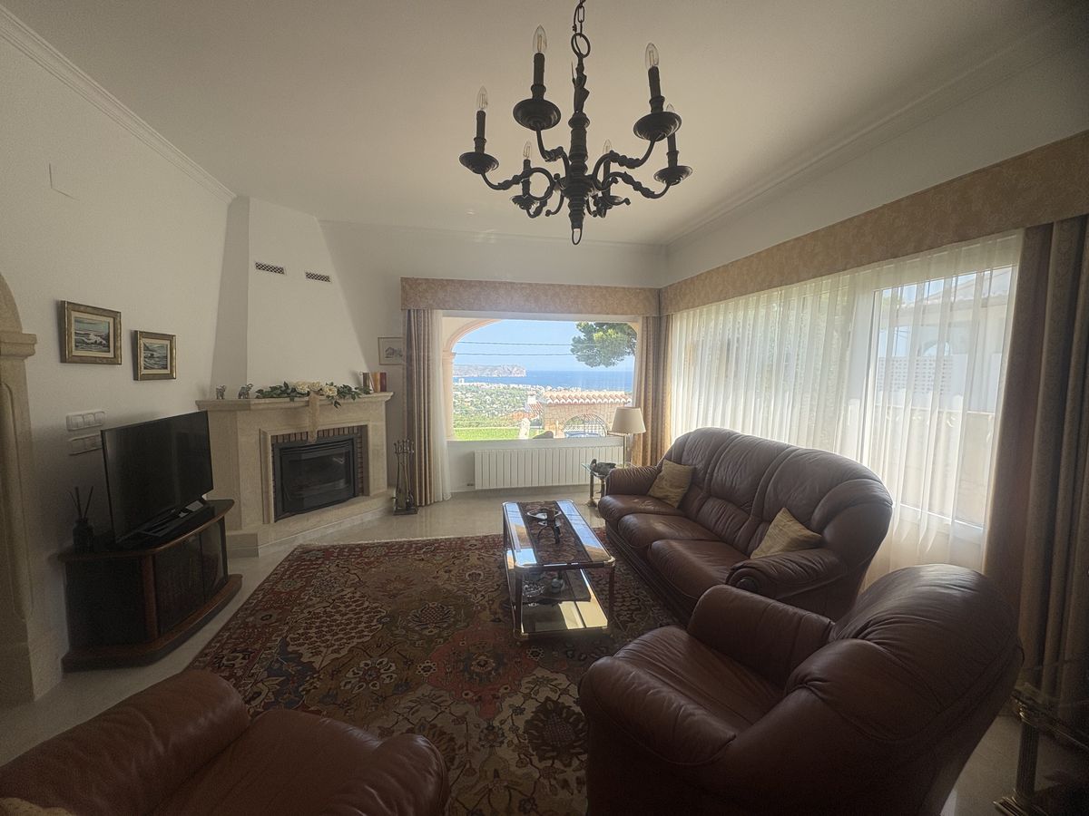 Chalet en Jávea con vistas al mar y al Montgó