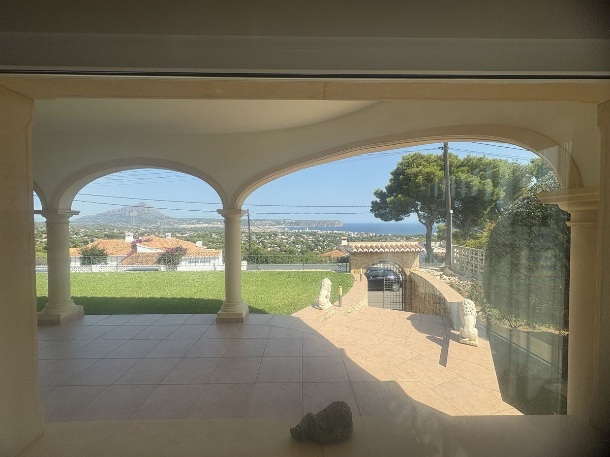 Chalet en Jávea con vistas al mar y al Montgó