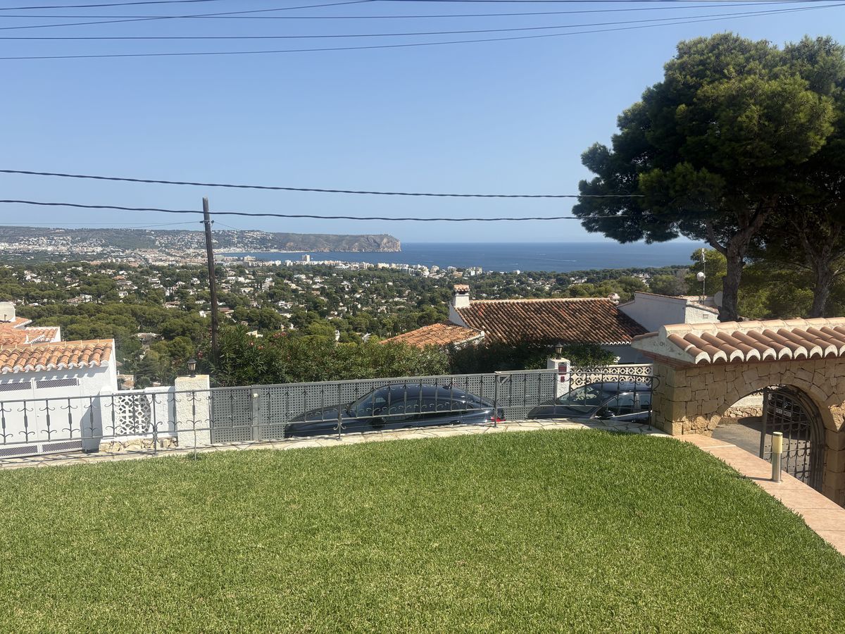 Chalet en Jávea con vistas al mar y al Montgó