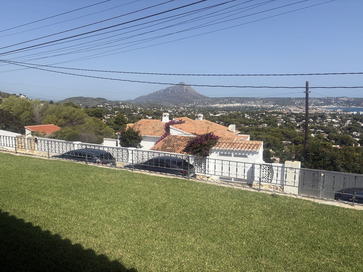 Chalet en Jávea con vistas al mar y al Montgó