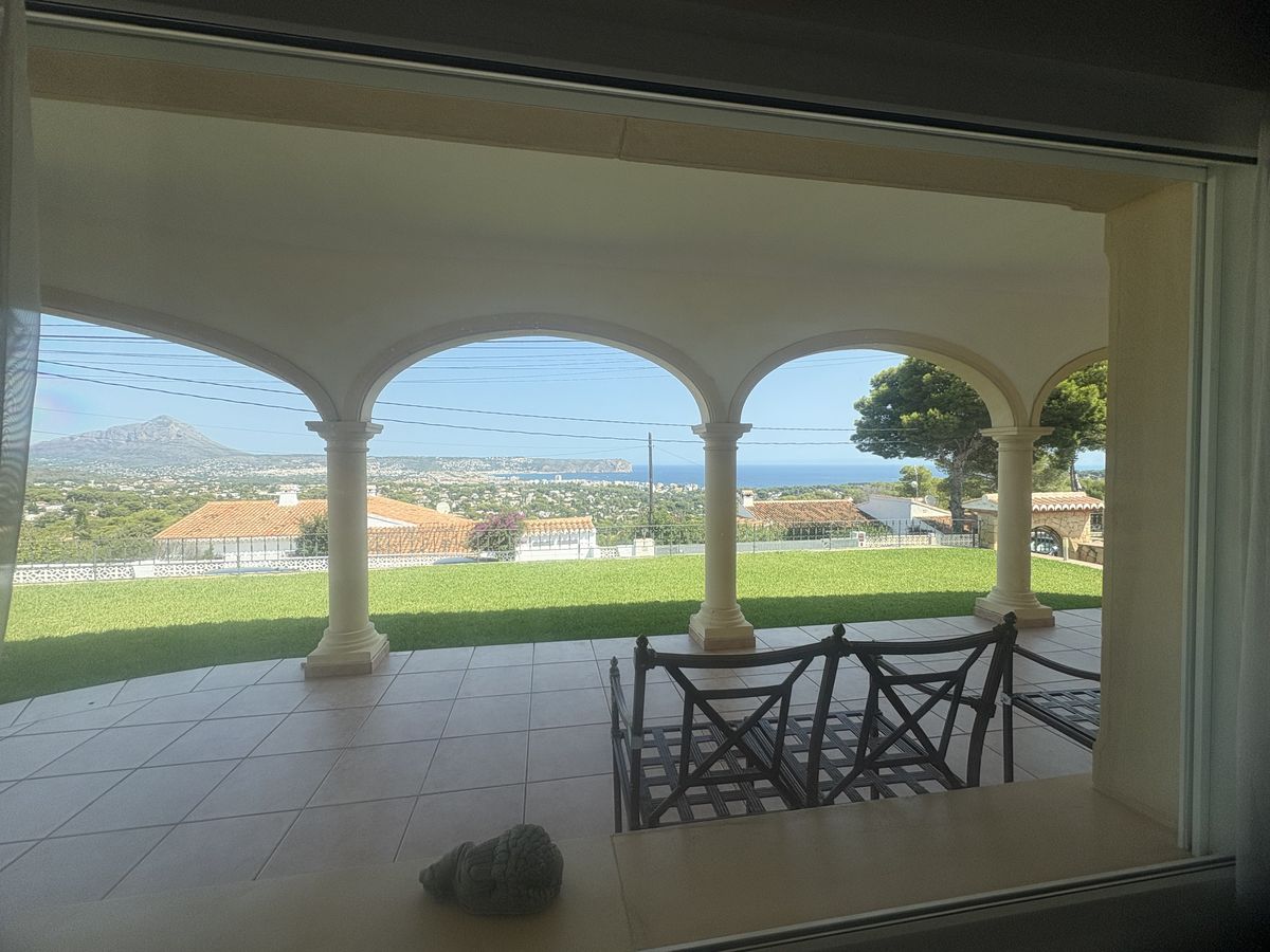Chalet en Jávea con vistas al mar y al Montgó