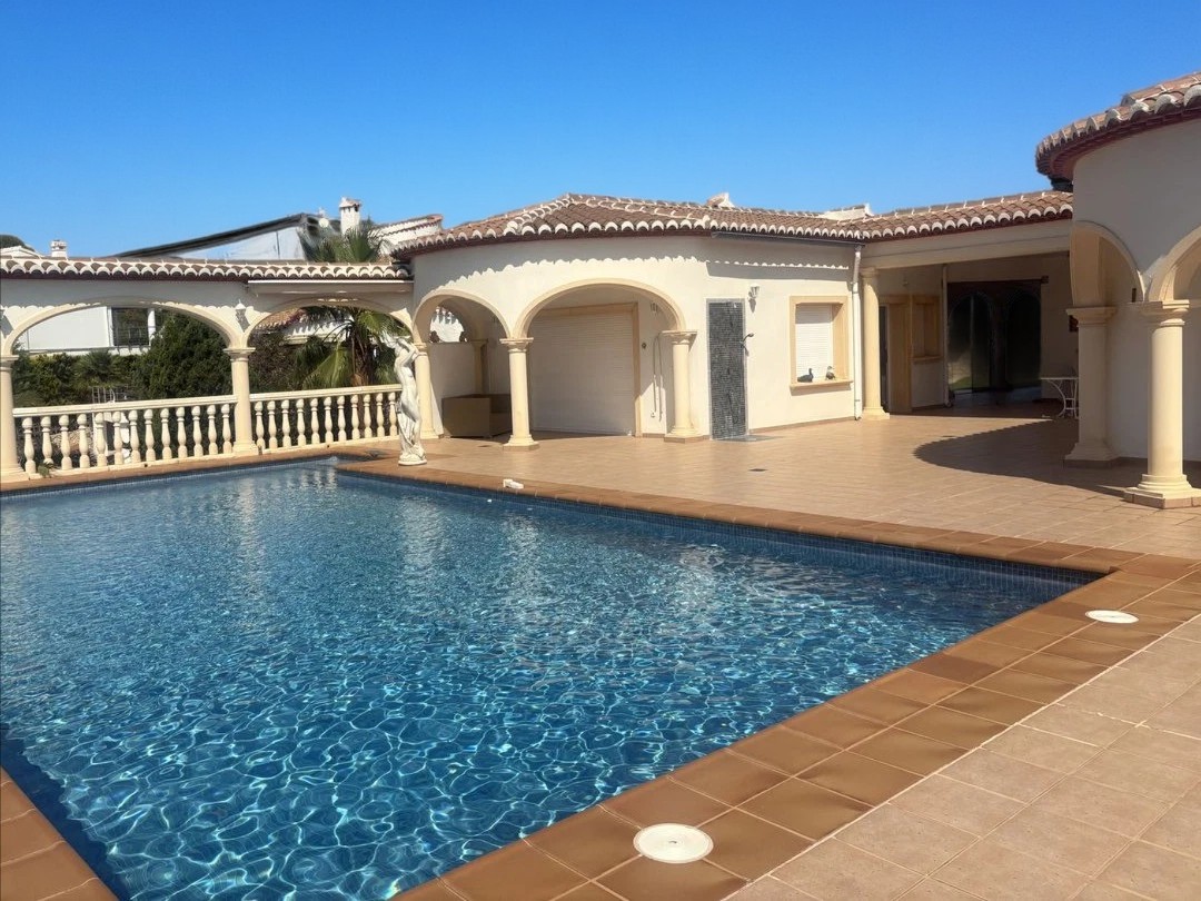 Chalet méditerranéen traditionnel à Jávea avec vue mer et Montgó