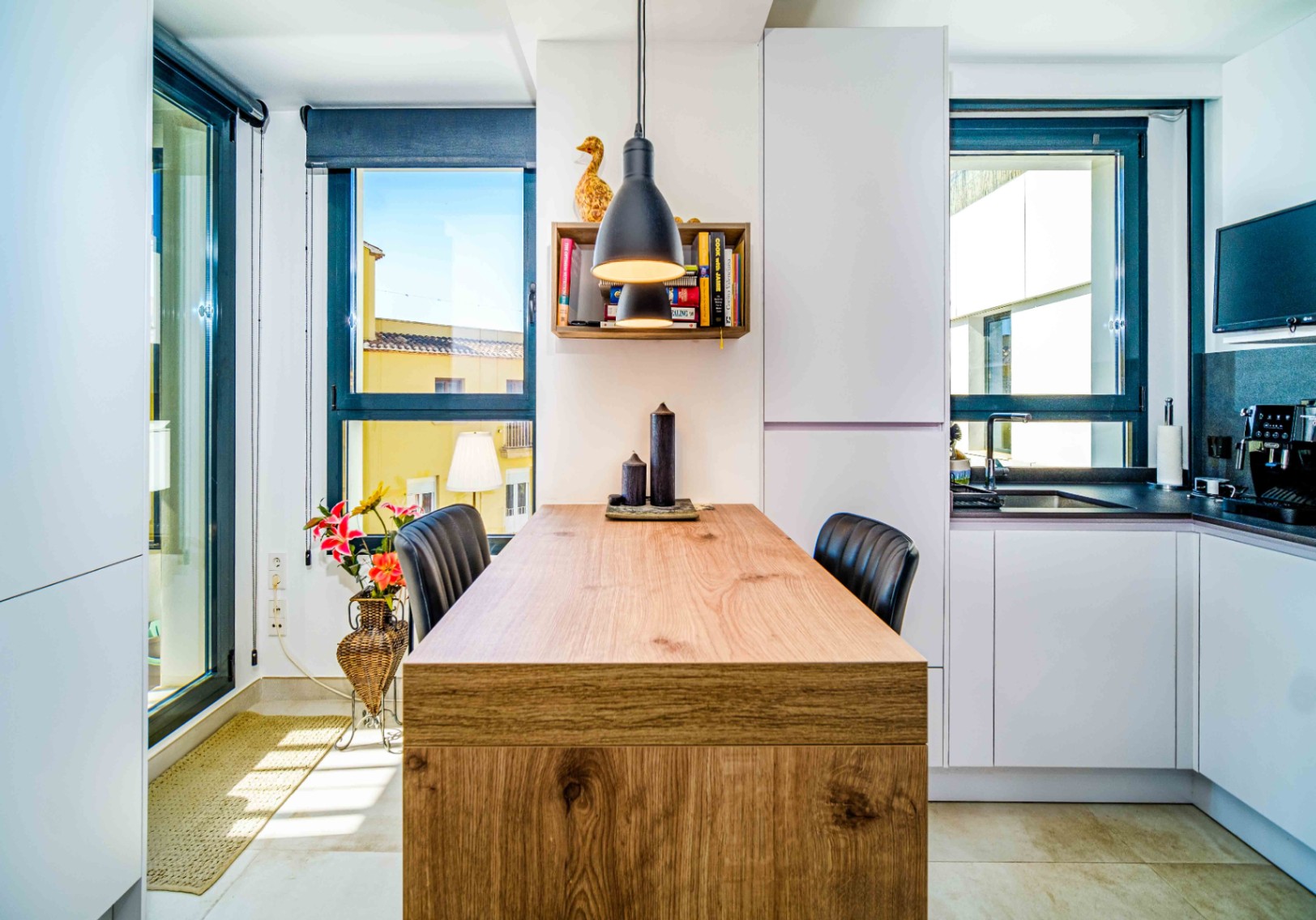 Dúplex moderno con solárium y vistas al mar en Jávea