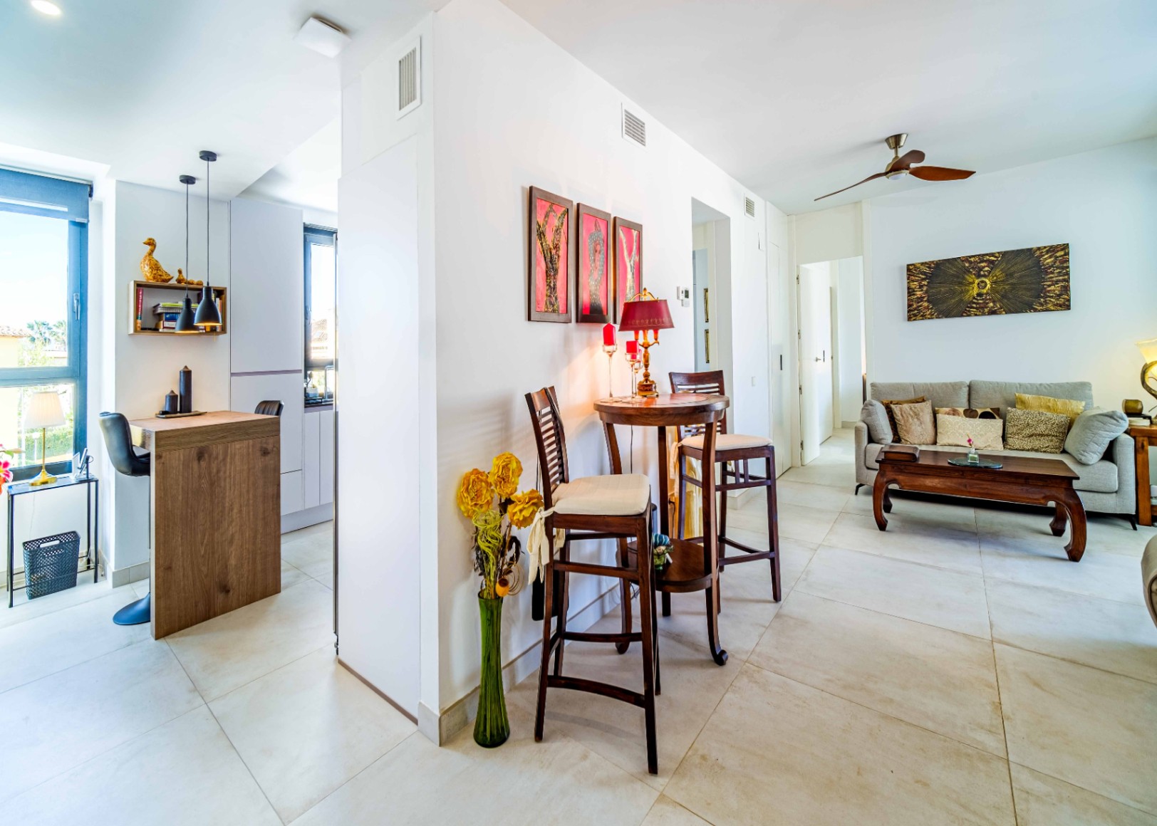 Dúplex moderno con solárium y vistas al mar en Jávea