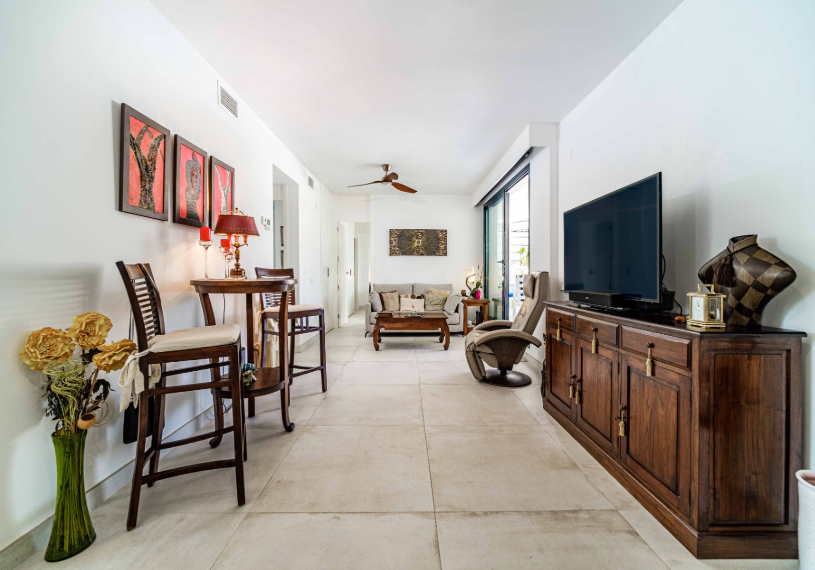 Dúplex moderno con solárium y vistas al mar en Jávea