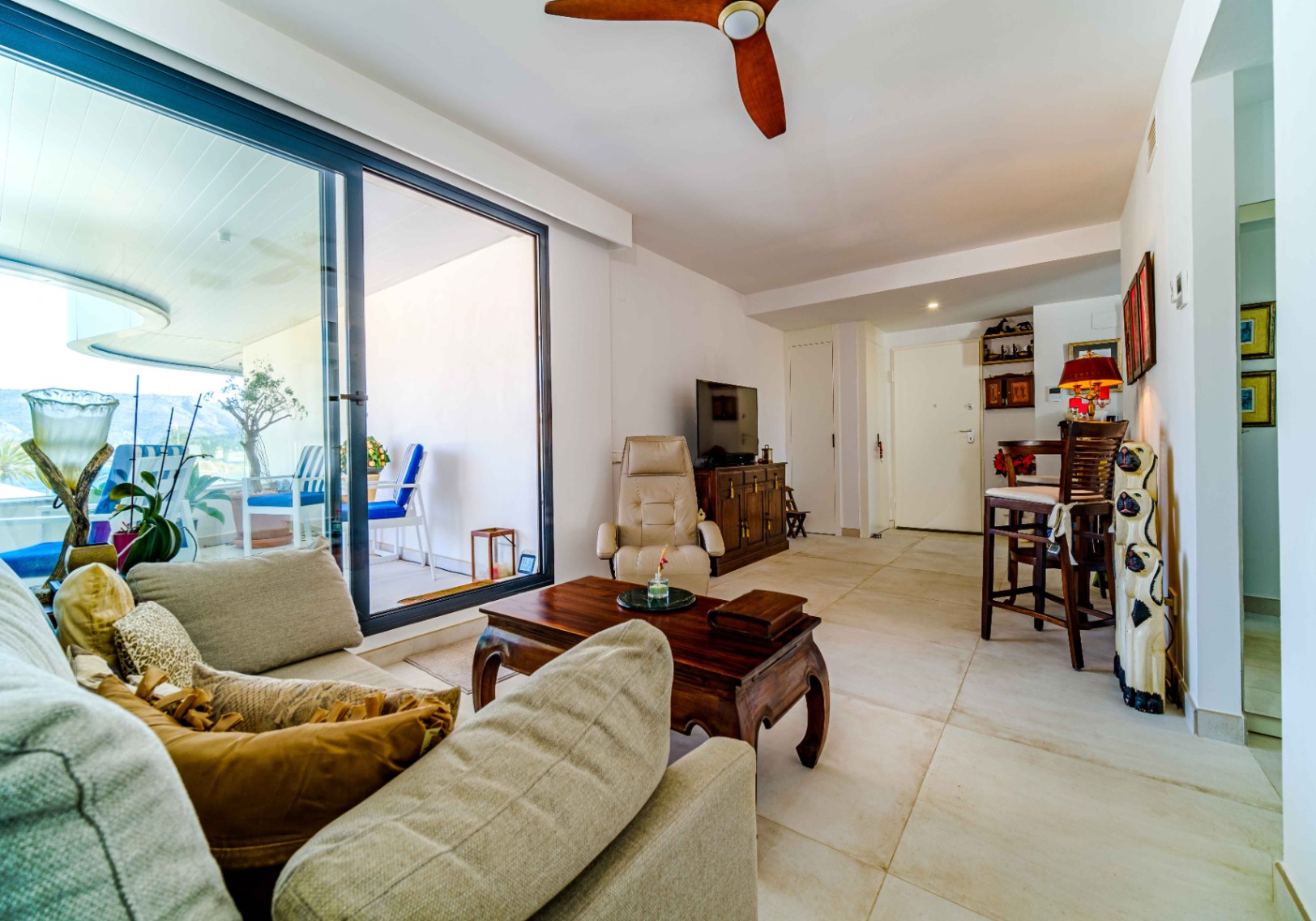 Dúplex moderno con solárium y vistas al mar en Jávea