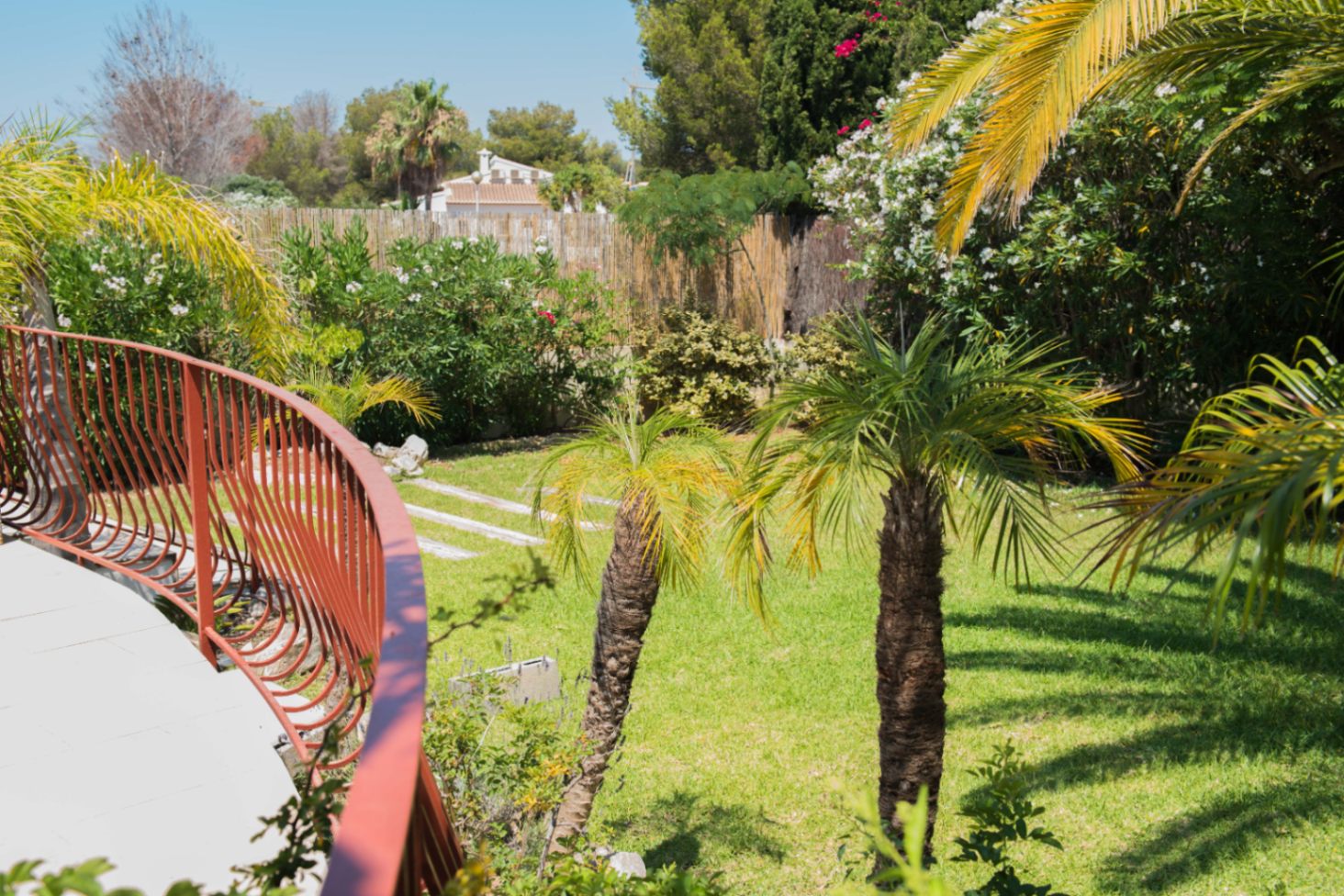 Chalet elegante en Jávea con piscina privada y jardín