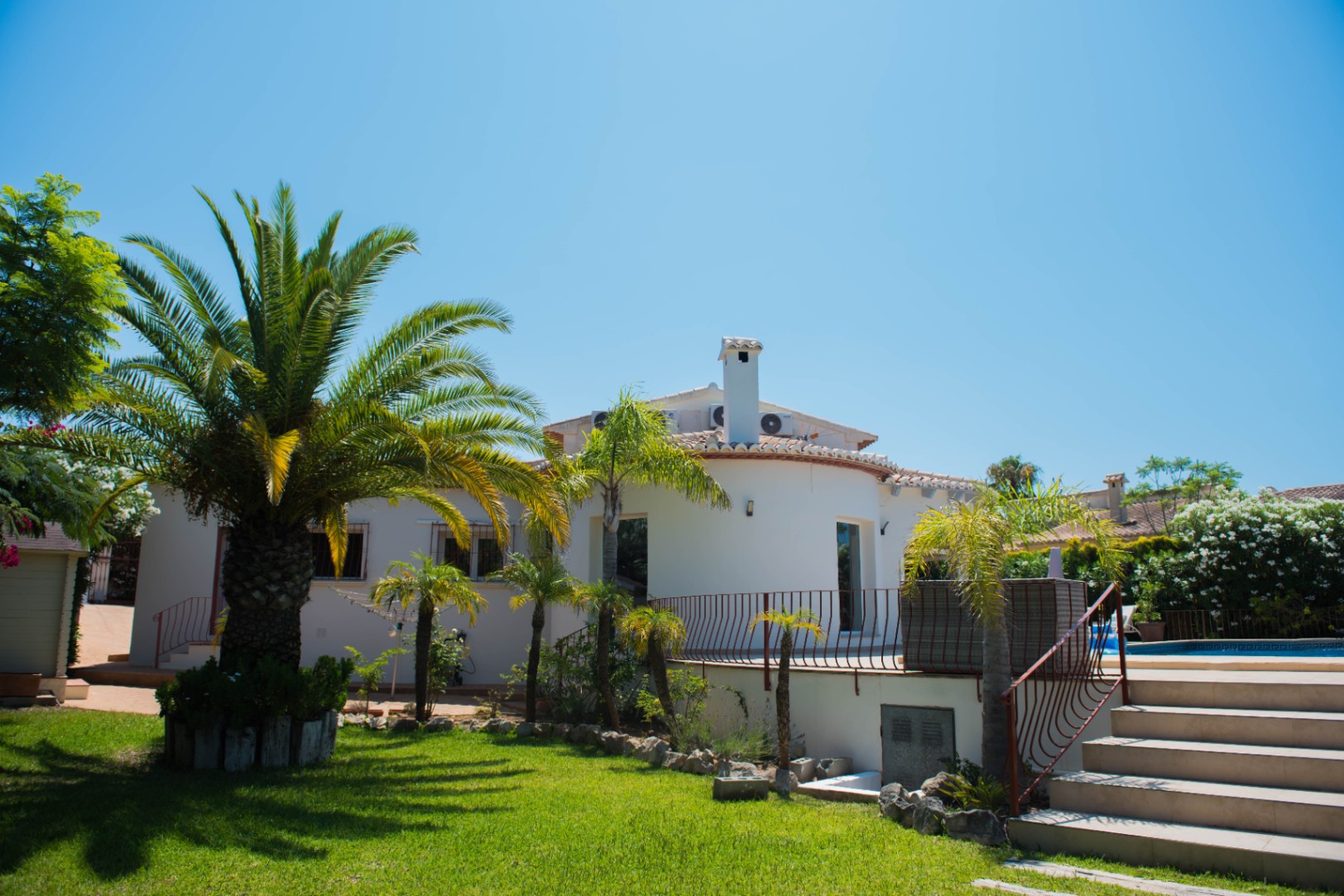 Chalet elegante en Jávea con piscina privada y jardín