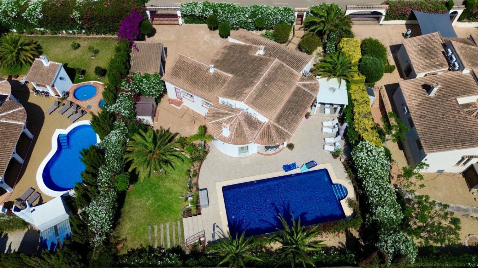 Chalet elegante en Jávea con piscina privada y jardín