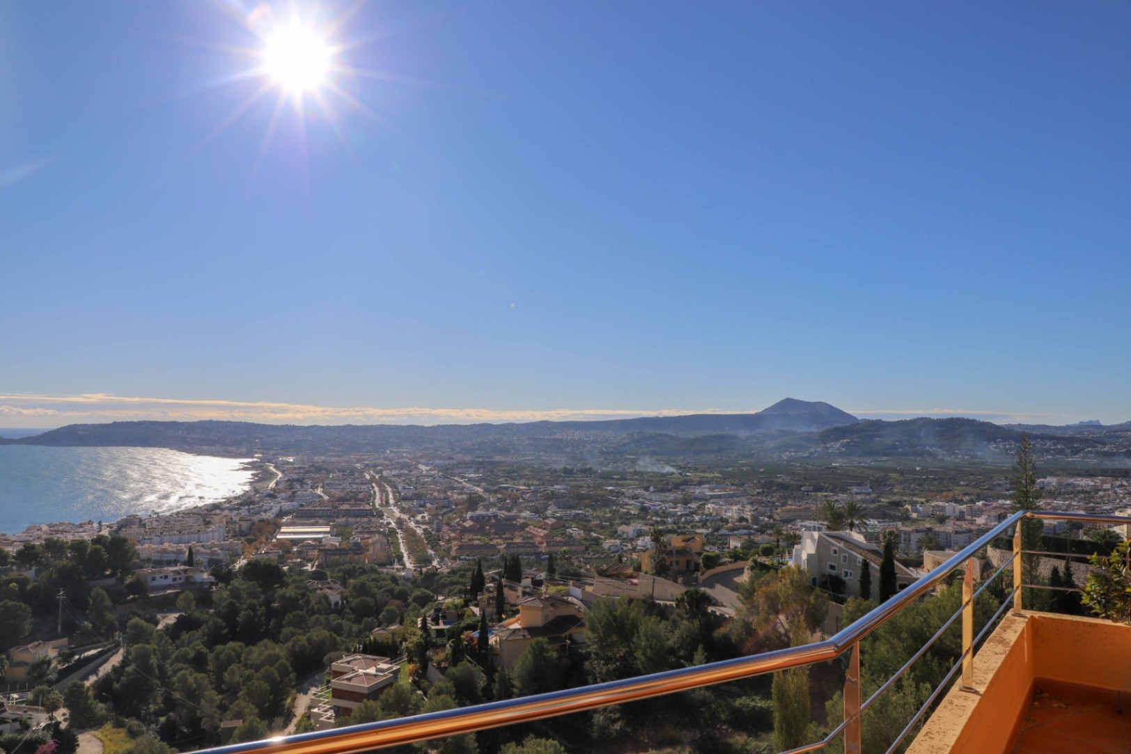 Chalet en Jávea con vistas panorámicas al mar y piscina privada