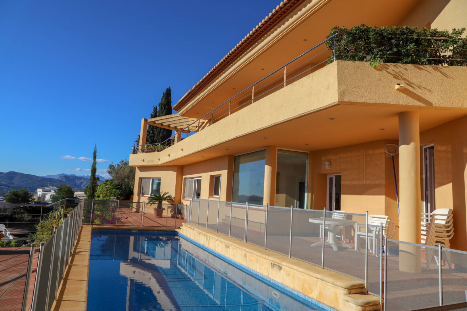 Chalet en Jávea con vistas panorámicas al mar y piscina privada