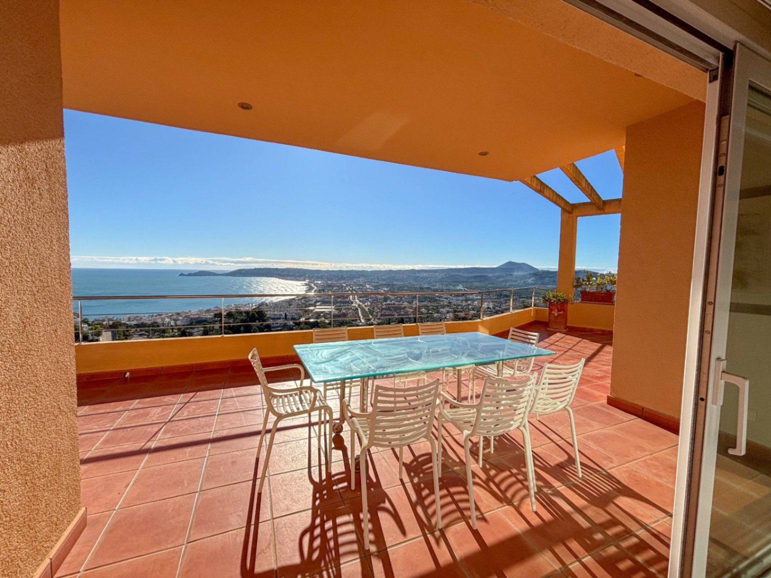 Chalet en Jávea con vistas panorámicas al mar y piscina privada