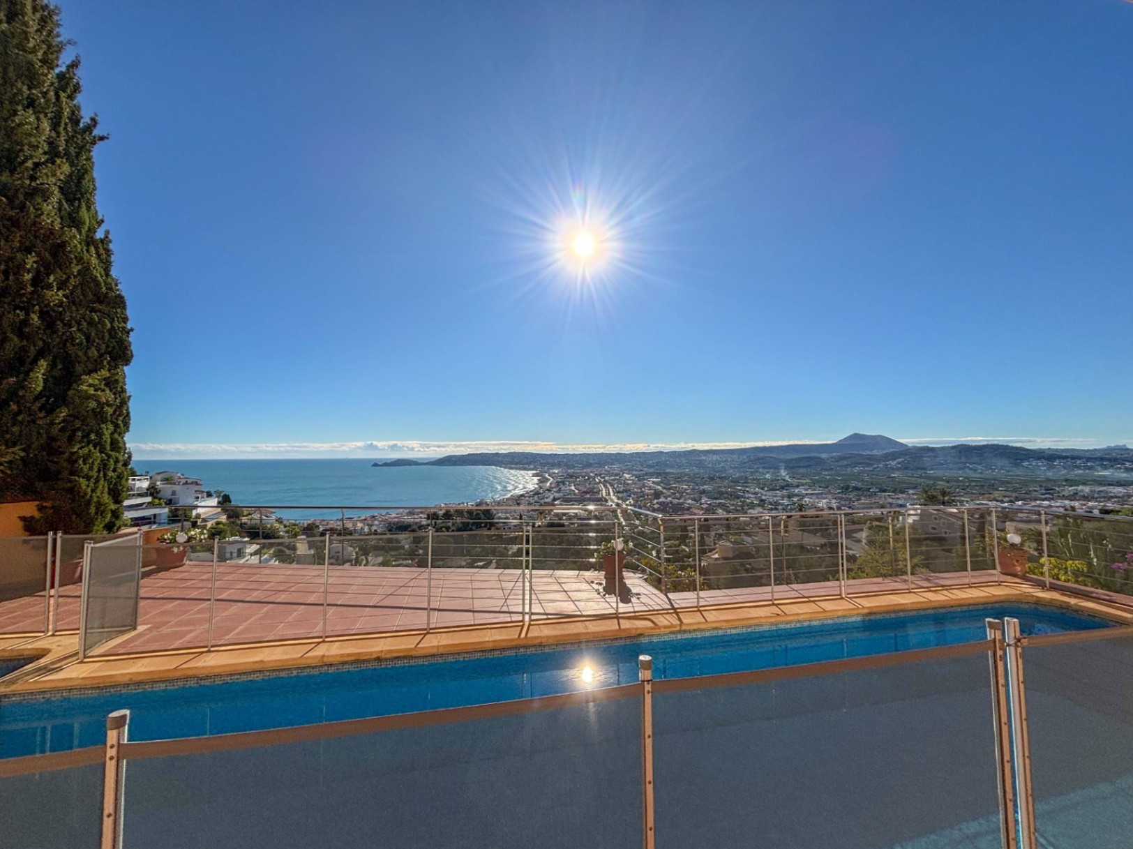 Chalet en Jávea con vistas panorámicas al mar y piscina privada