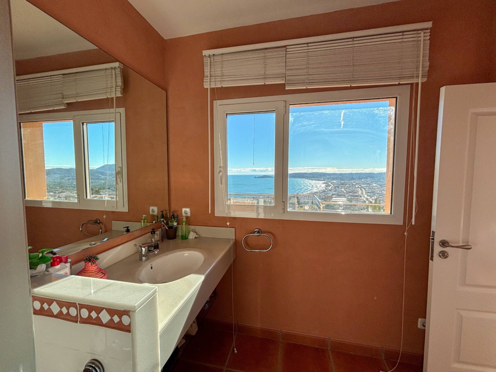 Chalet en Jávea con vistas panorámicas al mar y piscina privada