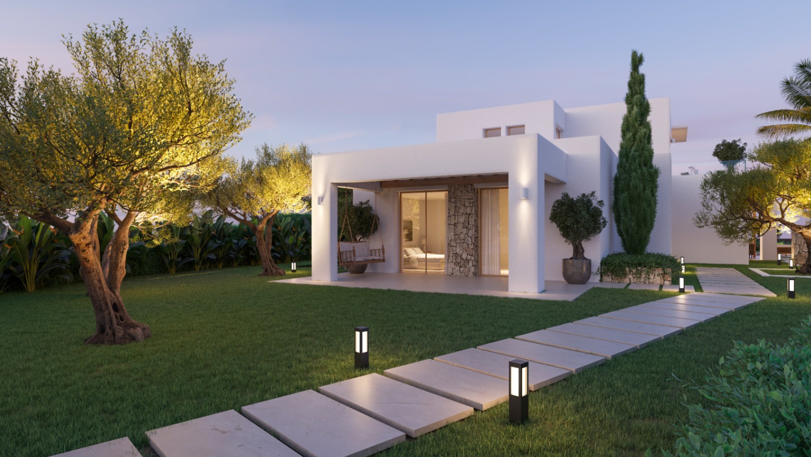 Exterior de villa blanca moderna al atardecer con camino de losas de piedra, olivos iluminados y porche cubierto con pared de piedra natural.
