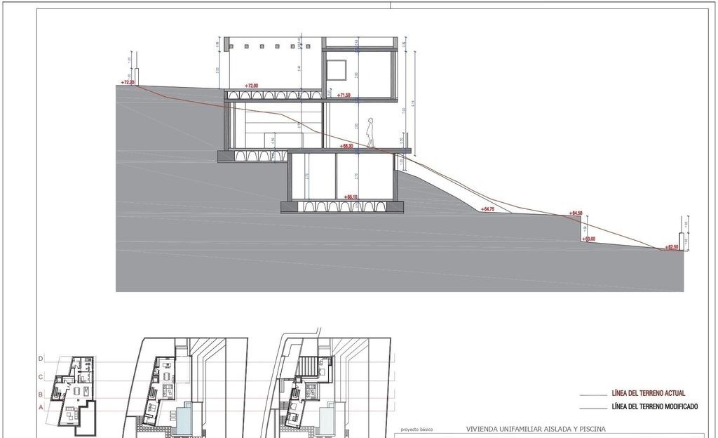 Sección técnica y planos de planta de una vivienda unifamiliar de tres niveles con piscina, detallando la integración en el terreno inclinado.