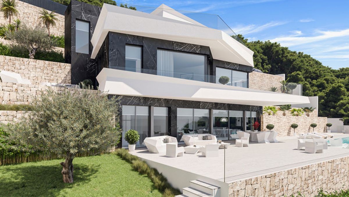 Villa moderna de varios niveles con fachadas de mármol negro, voladizos blancos y una amplia terraza con mobiliario geométrico y barandillas de cristal.