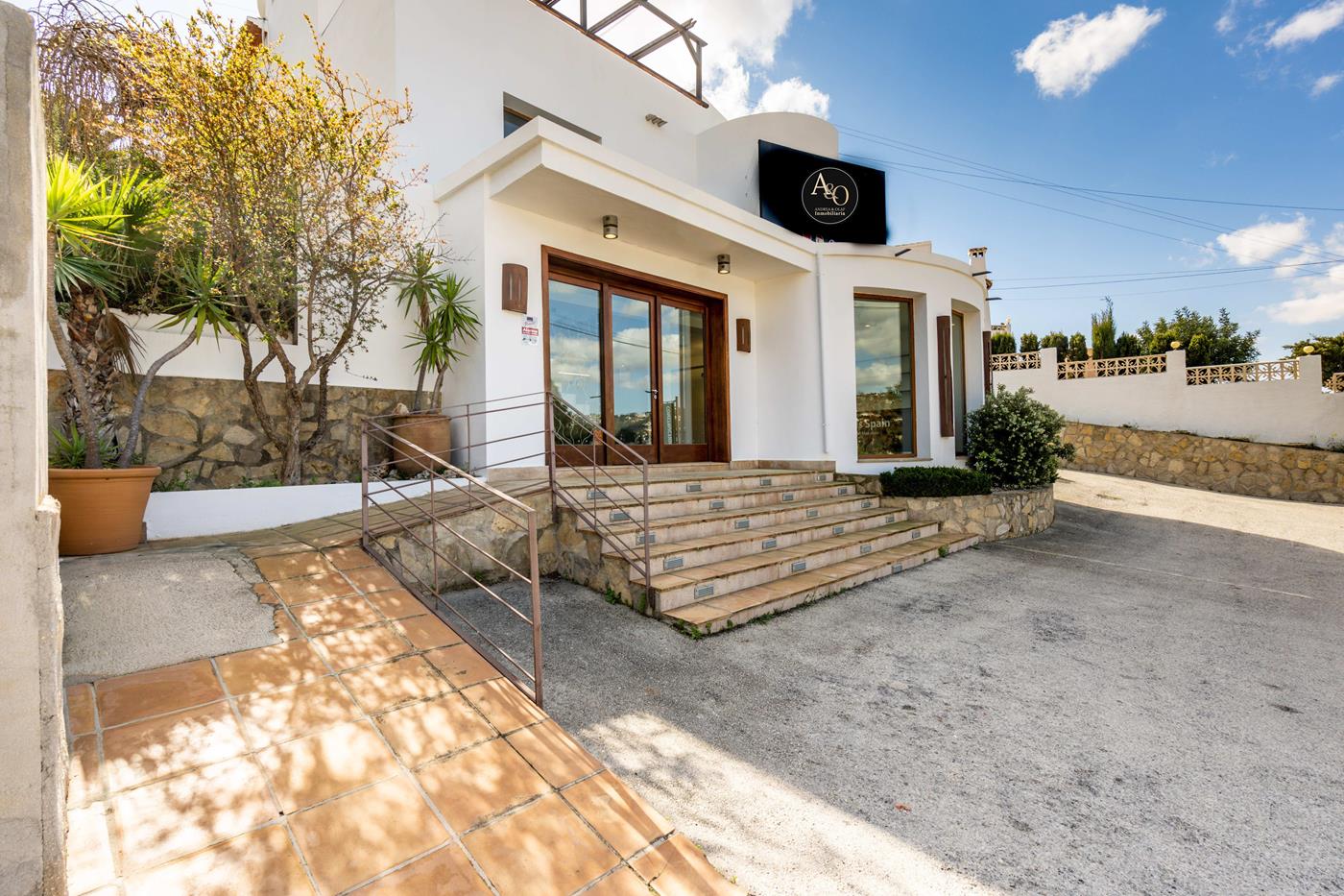 Local comercial con vivienda y vistas al mar en Benissa