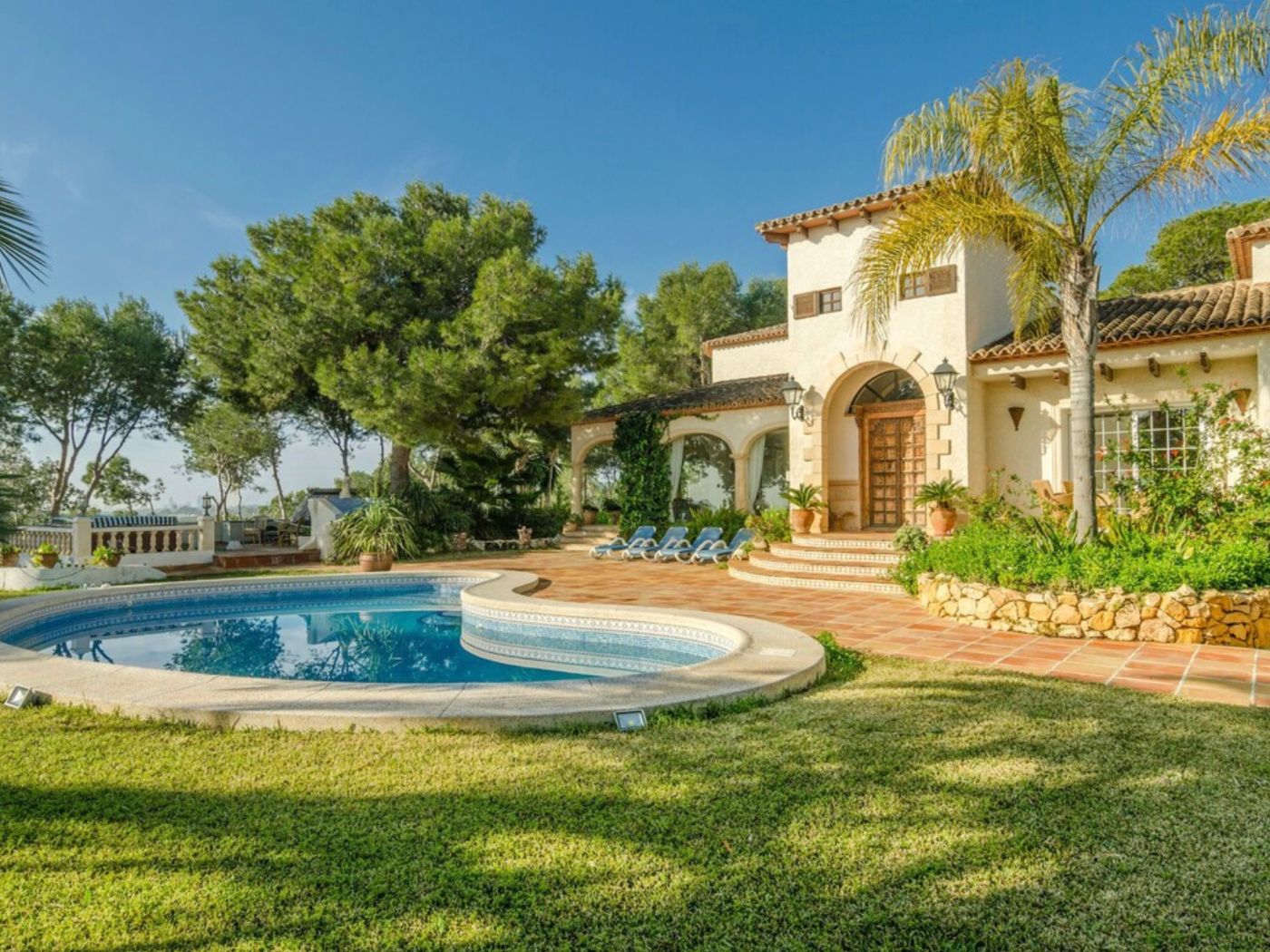 Villa méditerranéenne à L'Alfàs del Pi avec piscine et vue mer