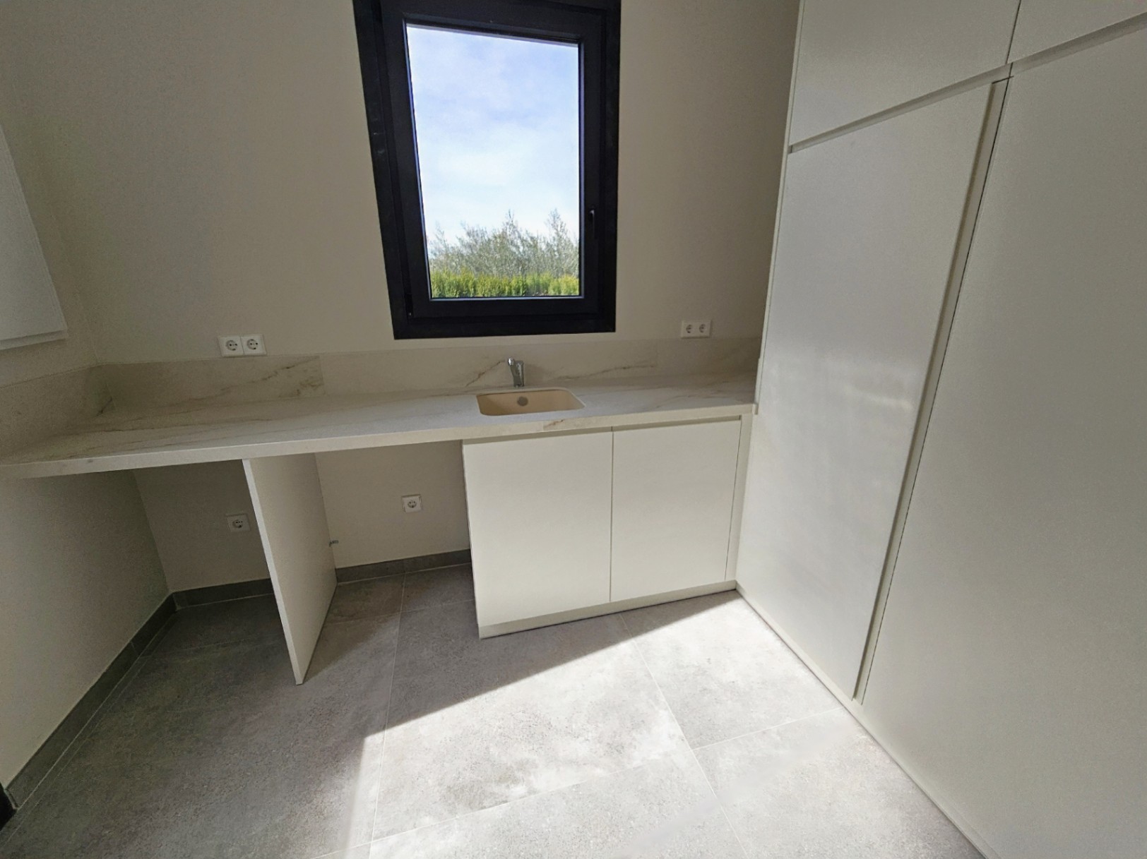 Villa contemporánea en Jávea con vistas al Montgó