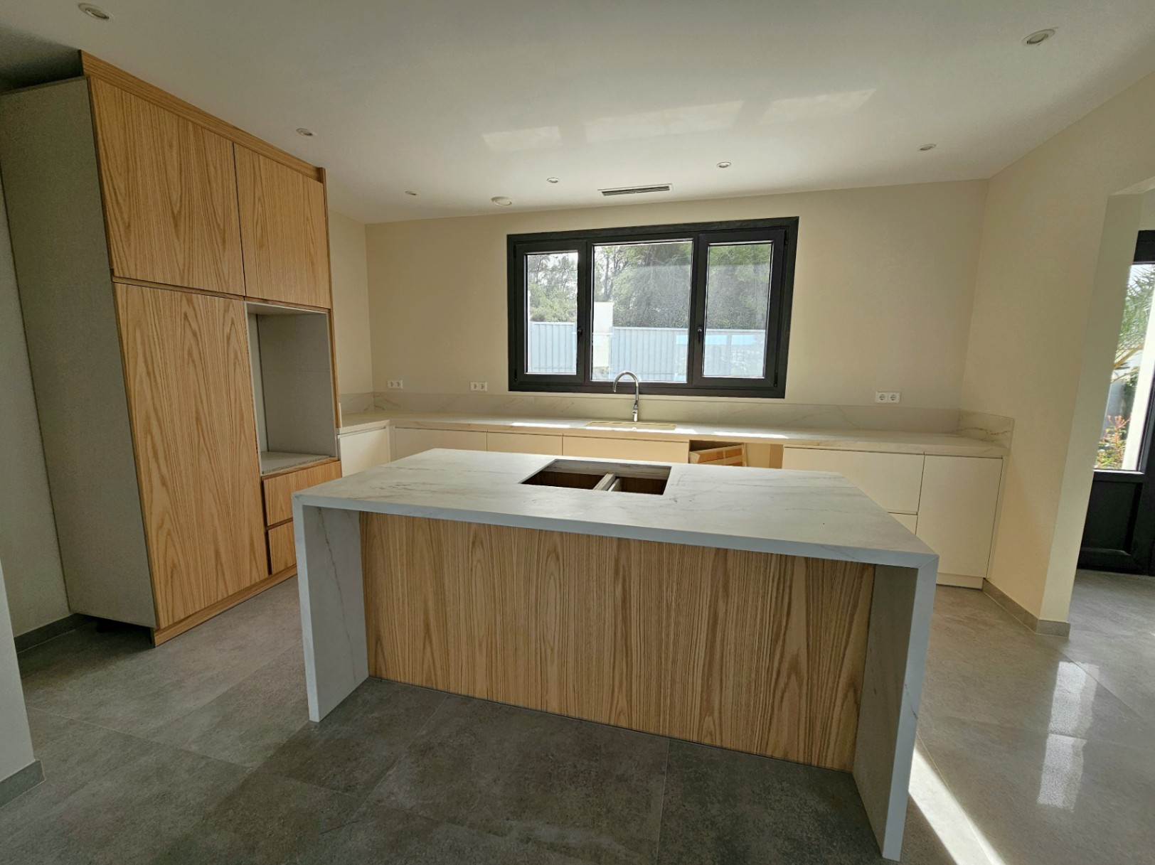 Villa contemporánea en Jávea con vistas al Montgó