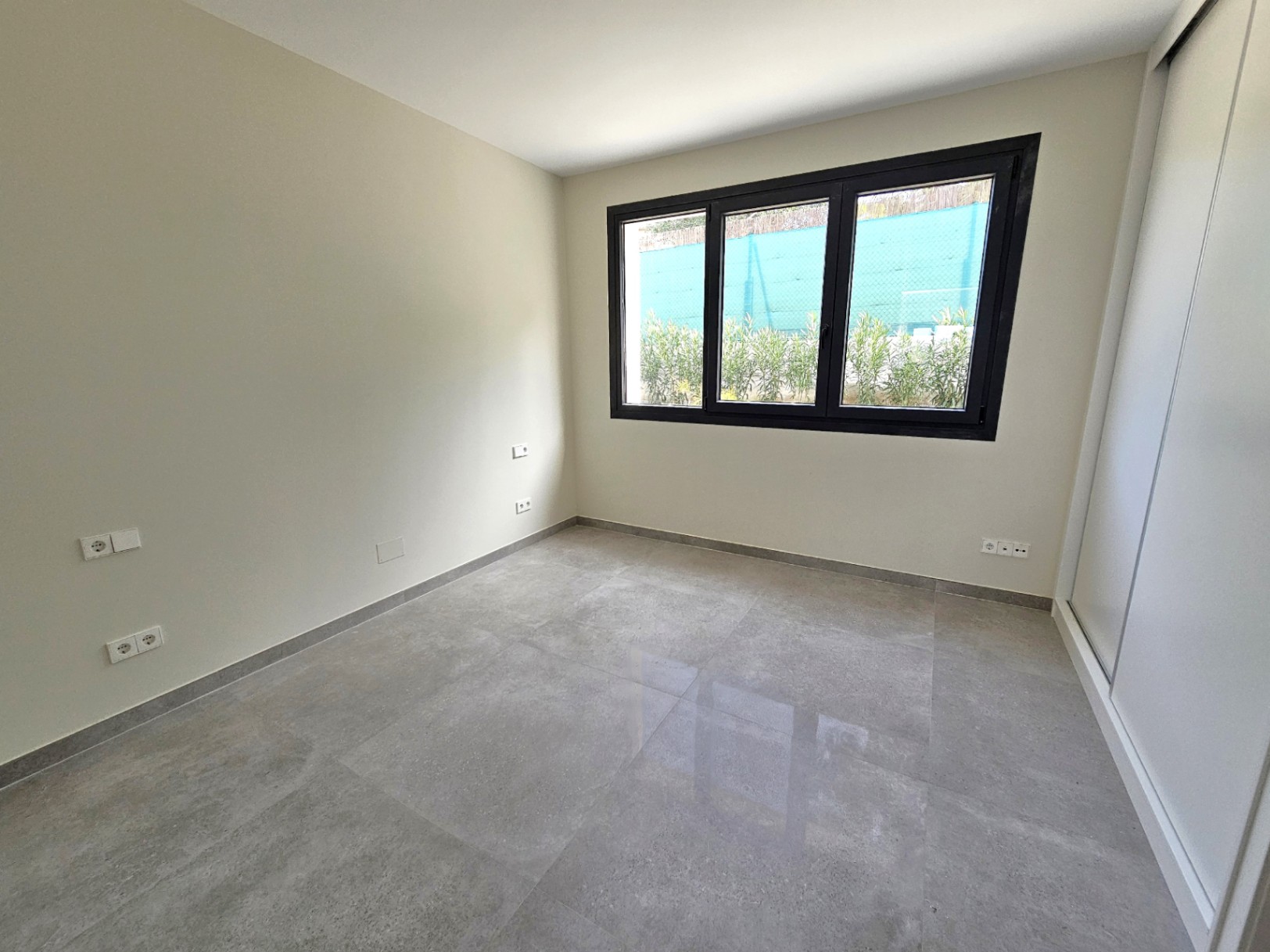 Villa contemporánea en Jávea con vistas al Montgó