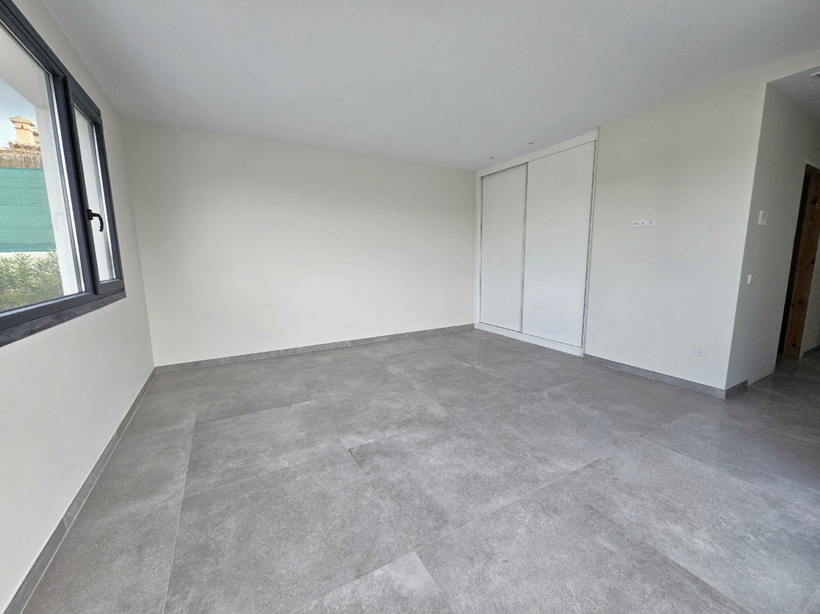 Villa contemporánea en Jávea con vistas al Montgó