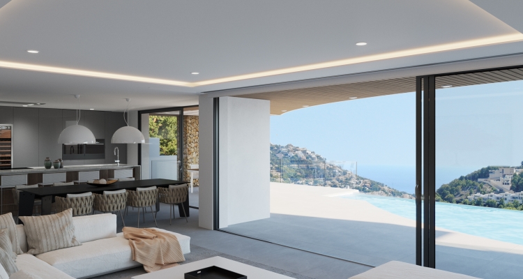 Salón de planta abierta con grandes ventanales correderos que conectan con la piscina infinita y ofrecen vistas panorámicas al mar Mediterráneo en Jávea.