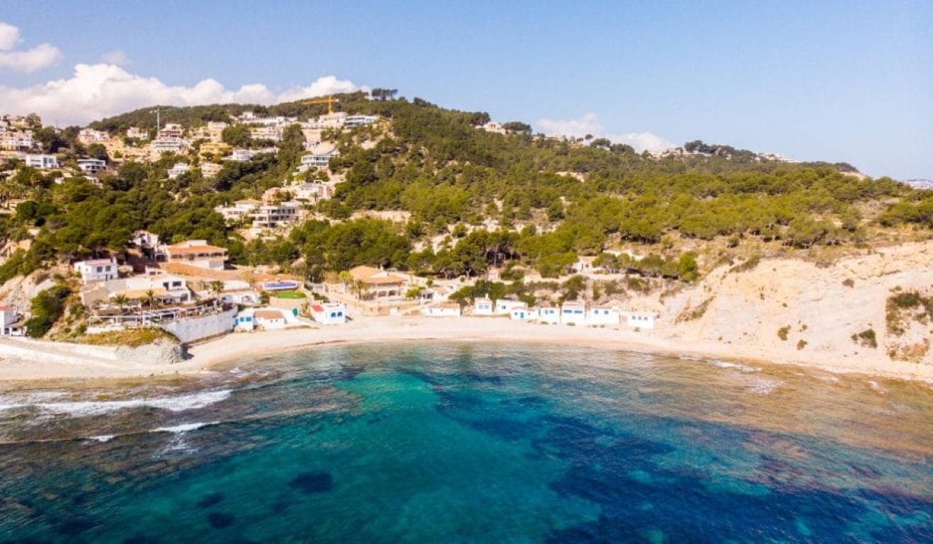 Parcela edificable en Jávea con vistas al mar cerca de Portichol