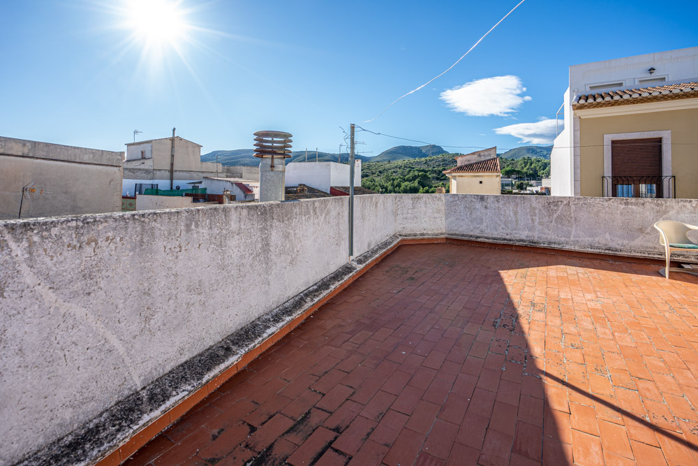 Casa de pueblo auténtica en Gata de Gorgos con terraza y vistas al Montgó