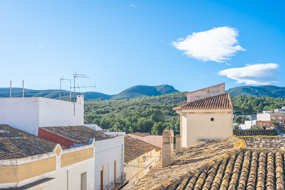 Casa de pueblo auténtica en Gata de Gorgos con terraza y vistas al Montgó