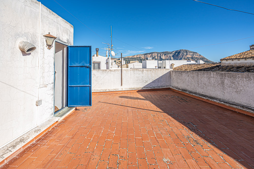 Casa de pueblo auténtica en Gata de Gorgos con terraza y vistas al Montgó