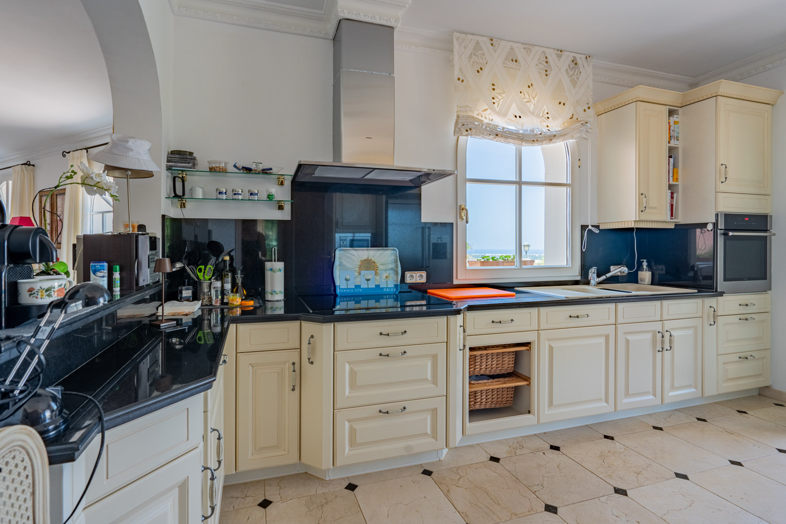 Villa de cinco dormitorios con vistas al mar en La Sella, Pedreguer