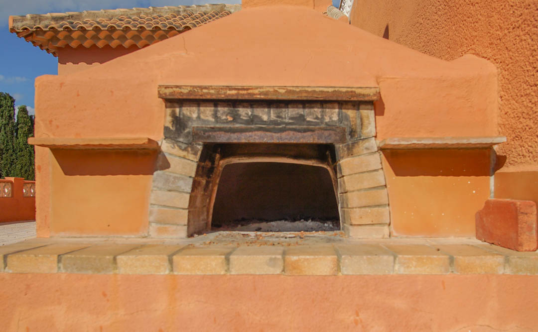 Auténtica villa de cinco dormitorios en Calpe con piscina y vistas al mar
